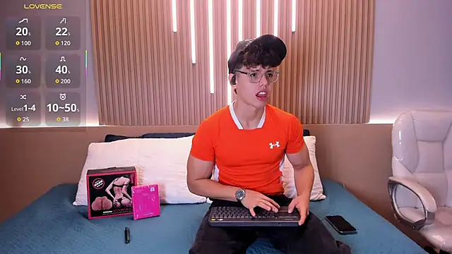 Snapshot of Jhoumod_21 chatting on 10/10/25, 10:36 Jhoumod 21 online show from 10/10/25, 10:36