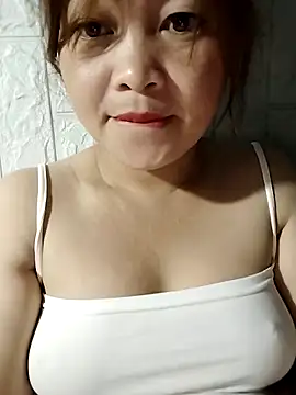 Snapshot of Lyly_nuce chatting on 09/29/25, 08:02 Lyly nuce online show from 09/29/25, 08:02