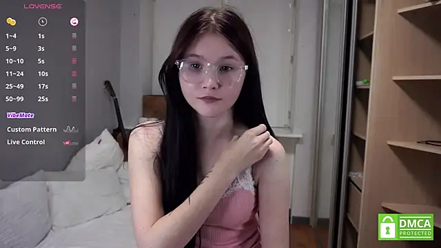 Snapshot of DelphaDivenere chatting on 09/26/25, 05:06 DelphaDivenere online show from 09/26/25, 05:06