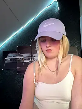 DieBlondeHannah online show from 09/10/25, 01:22