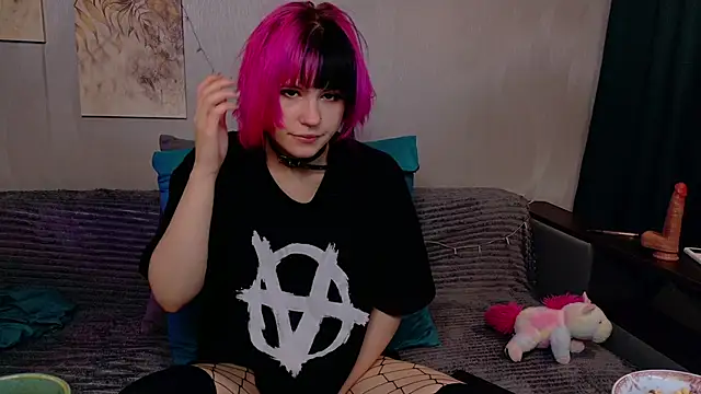 Snapshot of KikiMoor chatting on 09/22/25, 05:20 KikiMoor online show from 09/22/25, 05:20