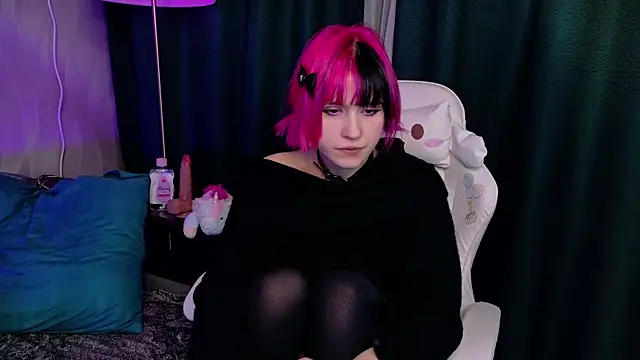 Snapshot of KikiMoor chatting on 10/23/25, 09:19 KikiMoor online show from 10/23/25, 09:19