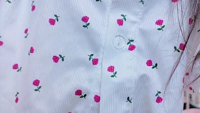 Snapshot of RIRI-style chatting on 10/17/25, 02:52 RIRI-style online show from 10/17/25, 02:52