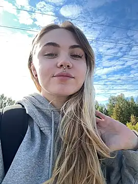 LunaMillie online show from 09/14/25, 09:08