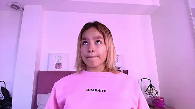 CamiilaGlow online show from 10/20/25, 03:56