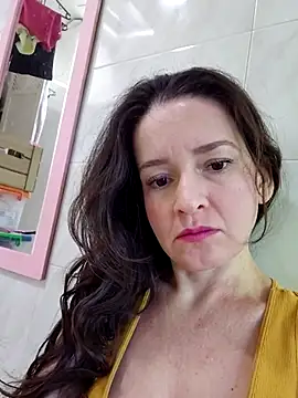 Snapshot of _anita_rojas chatting on 11/25/25, 01:44 anita rojas online show from 11/25/25, 01:44