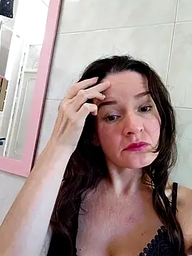 Snapshot of _anita_rojas chatting on 11/26/25, 01:56 anita rojas online show from 11/26/25, 01:56