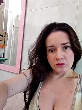 Snapshot of _anita_rojas chatting on 12/18/25, 02:45 anita rojas online show from 12/18/25, 02:45