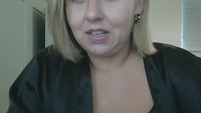 Snapshot of CurvykatieeeXX chatting on 09/13/25, 01:22 CurvykatieeeXX online show from 09/13/25, 01:22