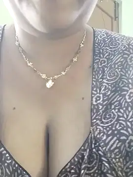 Snapshot of Geetha227 chatting on 09/28/25, 04:07 Geetha227 online show from 09/28/25, 04:07