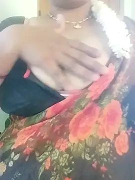 Snapshot of Geetha227 chatting on 10/05/25, 04:22 Geetha227 online show from 10/05/25, 04:22