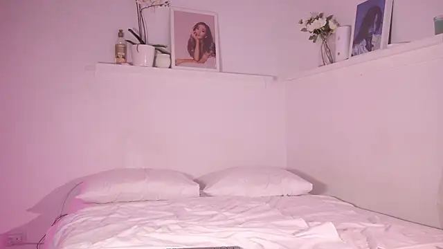 Snapshot of sweettener_ chatting on 10/21/25, 11:44 sweettener online show from 10/21/25, 11:44