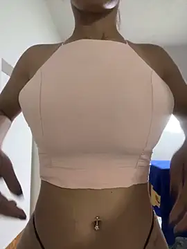 Snapshot of Bandidasexy22 chatting on 10/18/25, 02:18 Bandidasexy22 online show from 10/18/25, 02:18