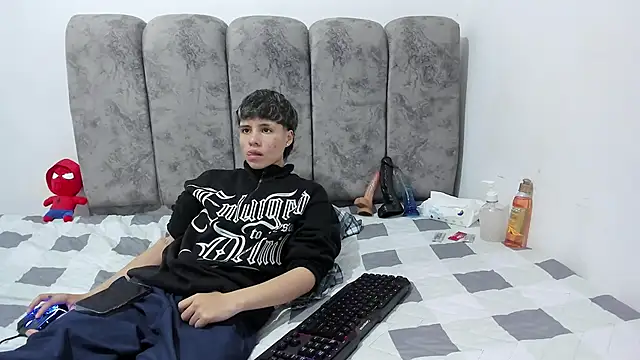 Bruno Cruzz online show from 06/04/26, 02:17