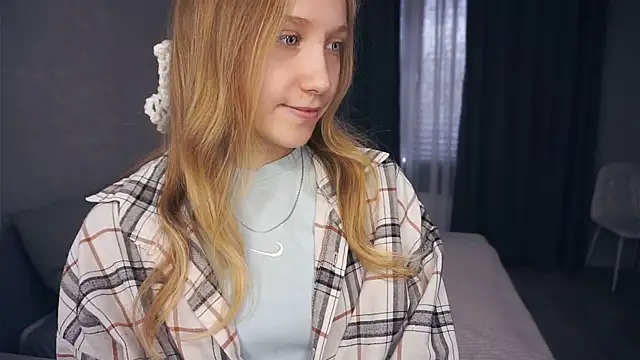 EarnestineGyllenband online show from 10/31/25, 06:47