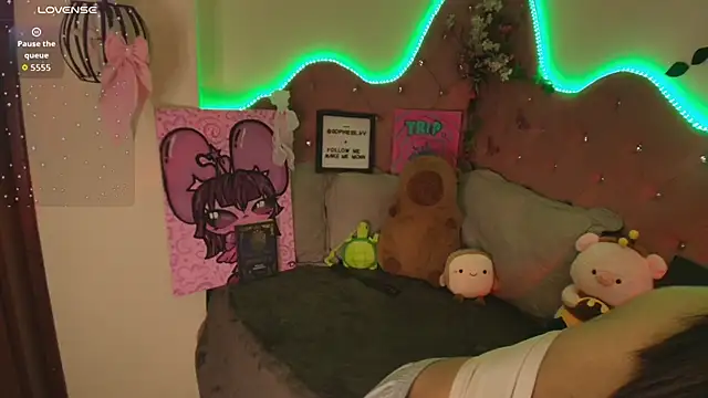 Snapshot of sophiievv chatting on 11/07/25, 07:03 sophiievv online show from 11/07/25, 07:03