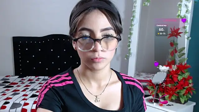 Snapshot of Coraline_Playful chatting on 09/19/25, 07:14 Coraline Playful online show from 09/19/25, 07:14