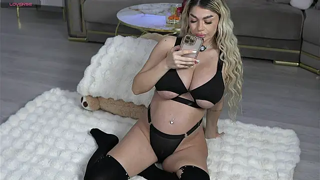 Snapshot of Ellyxxxelly chatting on 10/13/25, 04:51 Ellyxxxelly online show from 10/13/25, 04:51