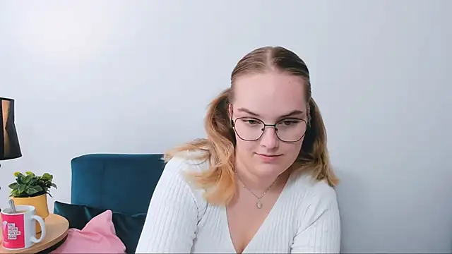 Snapshot of AliceCrazy69 chatting on 09/25/25, 01:15 AliceCrazy69 online show from 09/25/25, 01:15