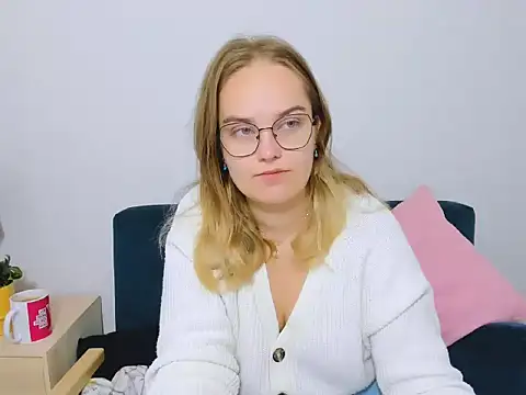 Snapshot of AliceCrazy69 chatting on 10/04/25, 06:11 AliceCrazy69 online show from 10/04/25, 06:11