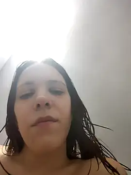 Snapshot of lauflor chatting on 04/20/26, 10:18 lauflor online show from 04/20/26, 10:18