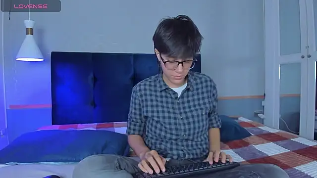 Tsuki Maru online show from 09/20/25, 07:59