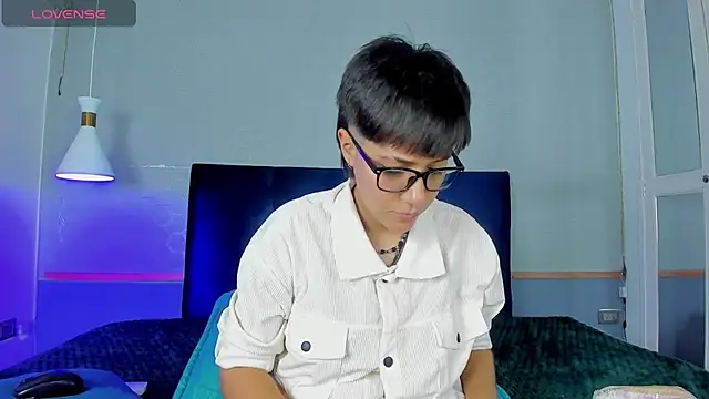 Snapshot of Tsuki_Maru chatting on 11/06/25, 08:32 Tsuki Maru online show from 11/06/25, 08:32