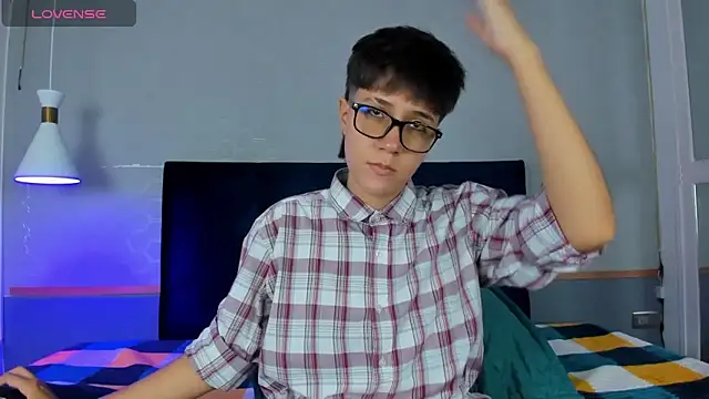 Snapshot of Tsuki_Maru chatting on 11/07/25, 08:09 Tsuki Maru online show from 11/07/25, 08:09