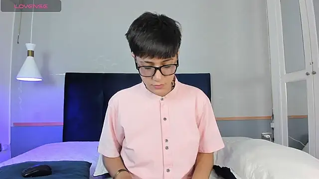 Snapshot of Tsuki_Maru chatting on 11/10/25, 09:36 Tsuki Maru online show from 11/10/25, 09:36