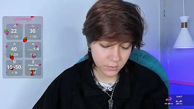 Snapshot of Tsuki_Maru chatting on 04/13/26, 07:41 Tsuki Maru online show from 04/13/26, 07:41