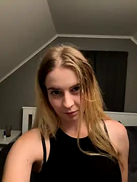 ellieen online show from 10/11/25, 09:24