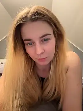 ellieen online show from 10/14/25, 09:48