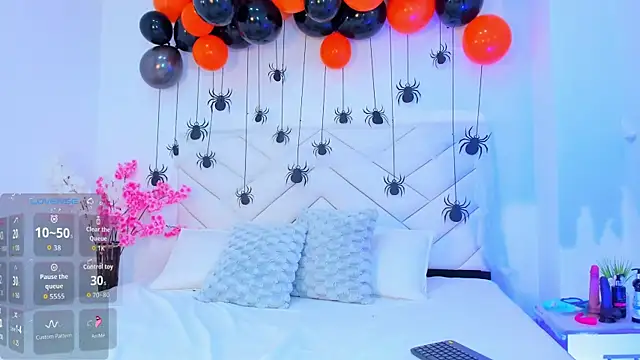 chloemonroe  online show from 10/21/25, 12:44