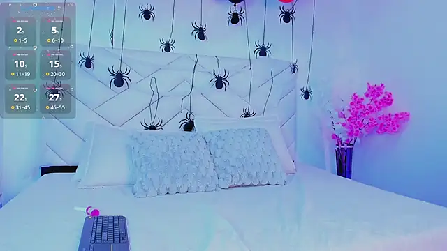 chloemonroe  online show from 10/27/25, 12:04