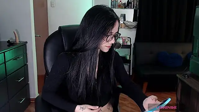 Snapshot of Ashley_olivares chatting on 11/25/25, 02:33 Ashley olivares online show from 11/25/25, 02:33