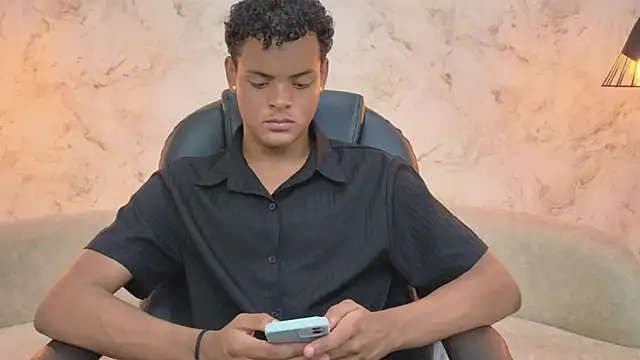 Valentino Thompson online show from 09/29/25, 08:13