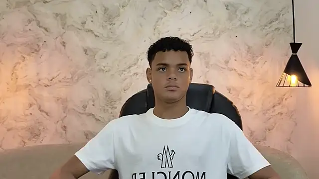 Valentino Thompson online show from 10/08/25, 07:44