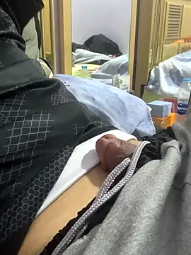 Snapshot of FlungBergenia chatting on 10/10/25, 05:12 FlungBergenia online show from 10/10/25, 05:12