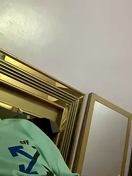 Snapshot of FlungBergenia chatting on 10/21/25, 01:34 FlungBergenia online show from 10/21/25, 01:34