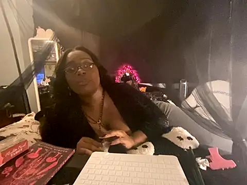 ebunnybri online show from 09/12/25, 02:22