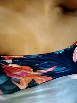 Snapshot of BeverlyQueen14 chatting on 12/14/25, 11:15 BeverlyQueen14 online show from 12/14/25, 11:15