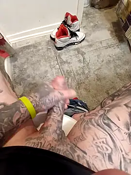 Snapshot of MRTATTWO chatting on 09/21/25, 06:42 MRTATTWO online show from 09/21/25, 06:42