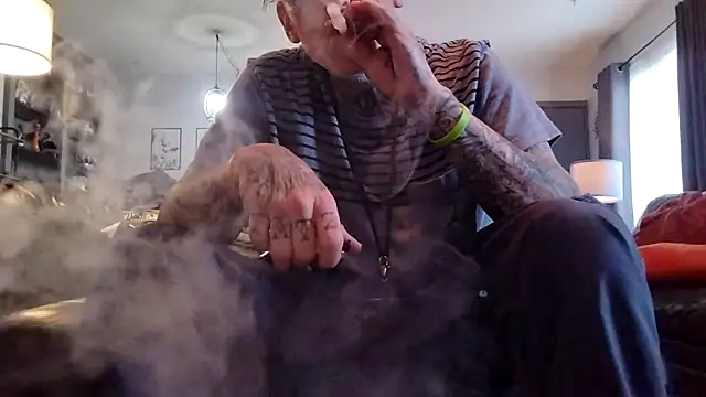 Snapshot of MRTATTWO chatting on 09/23/25, 10:35 MRTATTWO online show from 09/23/25, 10:35