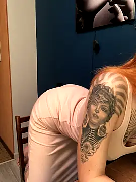 Snapshot of Amore_Mia_ chatting on 10/22/25, 05:52 Amore Mia online show from 10/22/25, 05:52