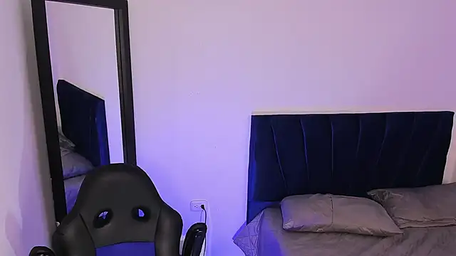 Snapshot of john_mystic chatting on 10/10/25, 06:56 john mystic online show from 10/10/25, 06:56