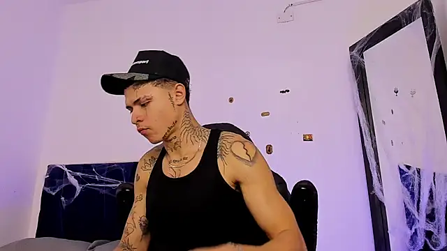 Snapshot of john_mystic chatting on 10/15/25, 04:23 john mystic online show from 10/15/25, 04:23