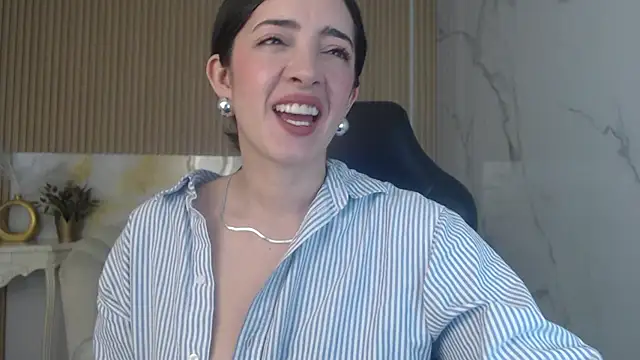 Snapshot of sara_lopez_s chatting on 05/08/26, 02:00 sara lopez s online show from 05/08/26, 02:00