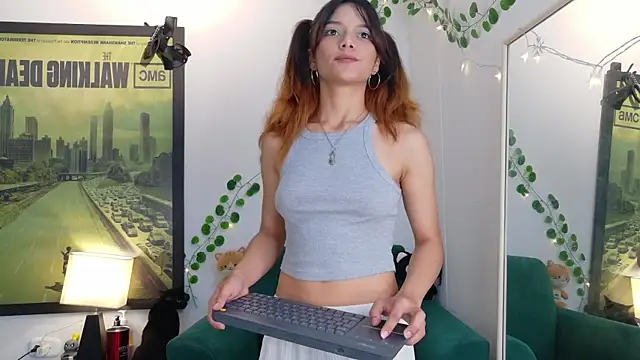 Snapshot of rosse_dredd chatting on 06/18/26, 04:13 rosse dredd online show from 06/18/26, 04:13