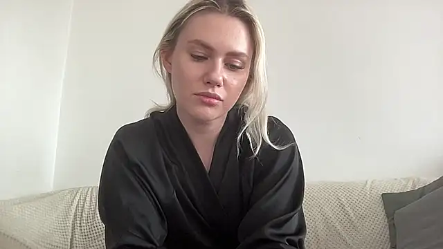 ElaraLuxxxe online show from 10/14/25, 10:05