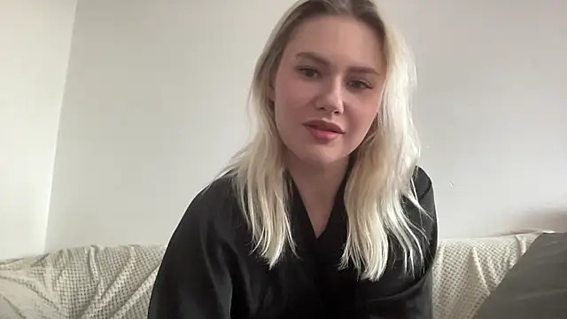 ElaraLuxxxe online show from 10/28/25, 11:14